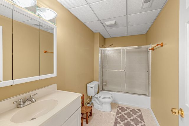 4 Sherwood Court, Lake In The Hills, IL 60156