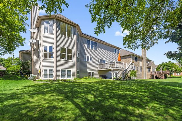 4 Sherwood Court, Lake In The Hills, IL 60156