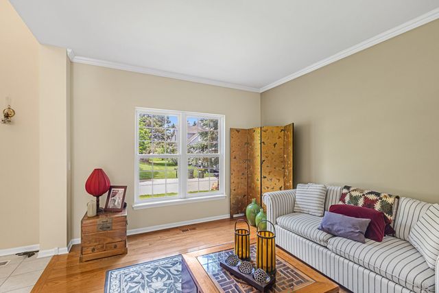 4 Sherwood Court, Lake In The Hills, IL 60156
