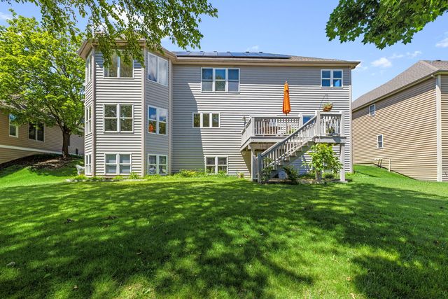 4 Sherwood Court, Lake In The Hills, IL 60156