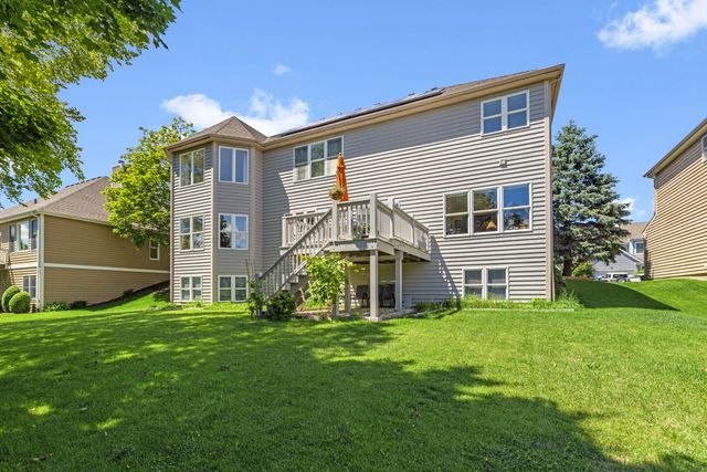 4 Sherwood Court, Lake In The Hills, IL 60156