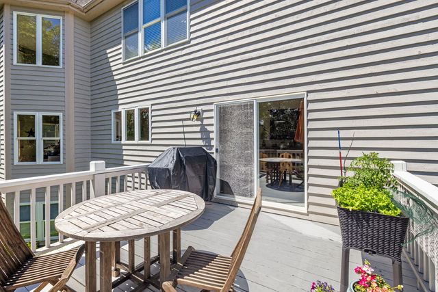 4 Sherwood Court, Lake In The Hills, IL 60156