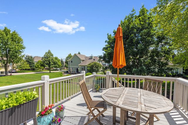 4 Sherwood Court, Lake In The Hills, IL 60156