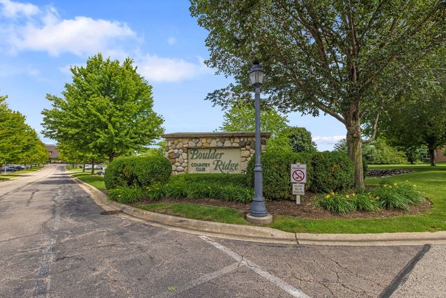 4 Sherwood Court, Lake In The Hills, IL 60156