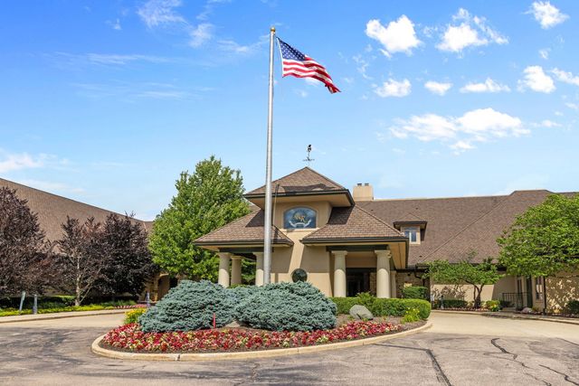 4 Sherwood Court, Lake In The Hills, IL 60156