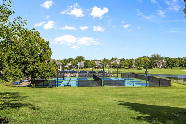 4 Sherwood Court, Lake In The Hills, IL 60156