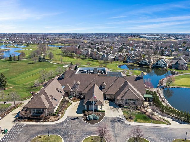 4 Sherwood Court, Lake In The Hills, IL 60156