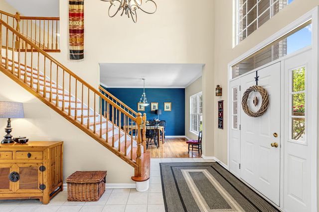 4 Sherwood Court, Lake In The Hills, IL 60156