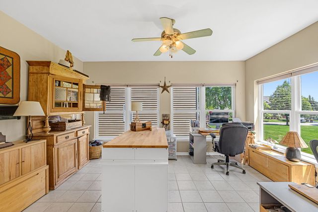 4 Sherwood Court, Lake In The Hills, IL 60156