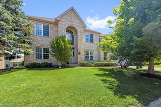 4 Sherwood Court, Lake In The Hills, IL 60156