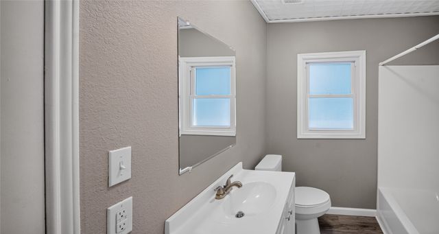 307 N Robinson Street, Cleburne, TX 76031
