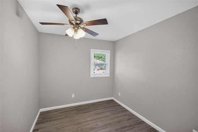 307 N Robinson Street, Cleburne, TX 76031