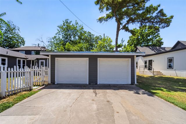 307 N Robinson Street, Cleburne, TX 76031