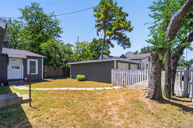 307 N Robinson Street, Cleburne, TX 76031