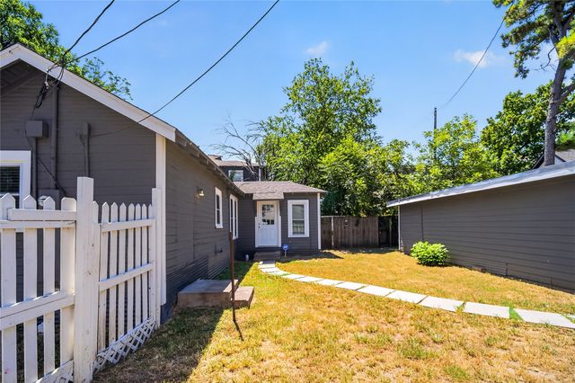 307 N Robinson Street, Cleburne, TX 76031