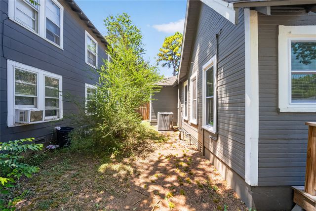 307 N Robinson Street, Cleburne, TX 76031