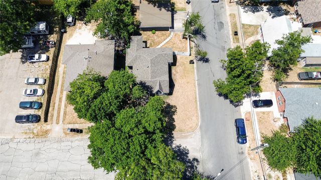 307 N Robinson Street, Cleburne, TX 76031
