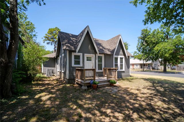 307 N Robinson Street, Cleburne, TX 76031