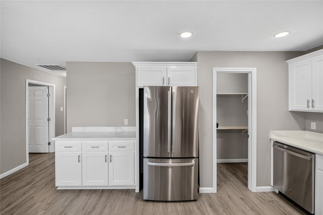 307 N Robinson Street, Cleburne, TX 76031