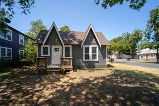 307 N Robinson Street, Cleburne, TX 76031