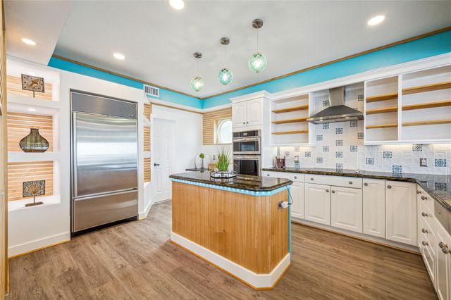 1322 Outrigger, Tiki Island, TX 77554