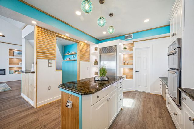 1322 Outrigger, Tiki Island, TX 77554