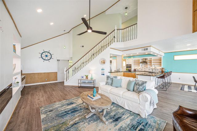 1322 Outrigger, Tiki Island, TX 77554