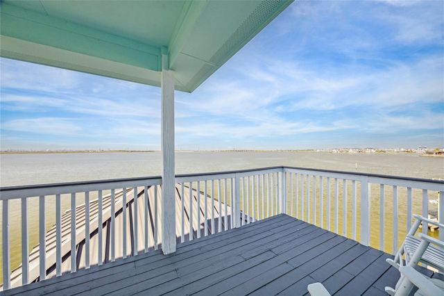 1322 Outrigger, Tiki Island, TX 77554