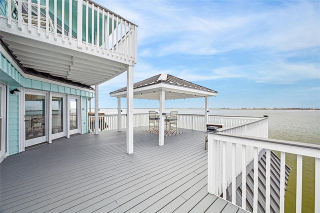 1322 Outrigger, Tiki Island, TX 77554