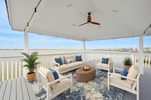 1322 Outrigger, Tiki Island, TX 77554
