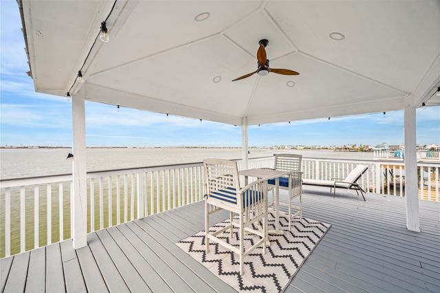 1322 Outrigger, Tiki Island, TX 77554