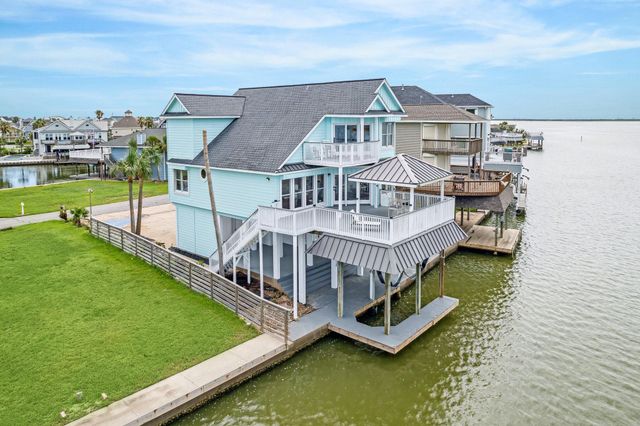 1322 Outrigger, Tiki Island, TX 77554