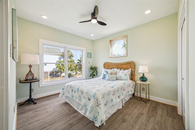 1322 Outrigger, Tiki Island, TX 77554
