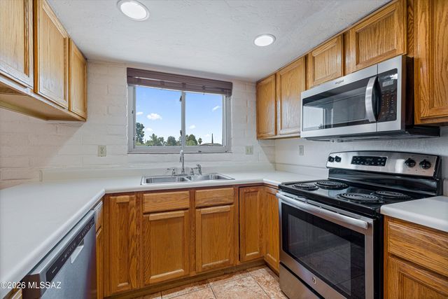 9327 E Hermosa Hills Drive, Tucson, AZ 85710