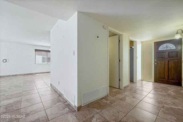 9327 E Hermosa Hills Drive, Tucson, AZ 85710