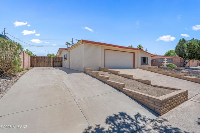9327 E Hermosa Hills Drive, Tucson, AZ 85710