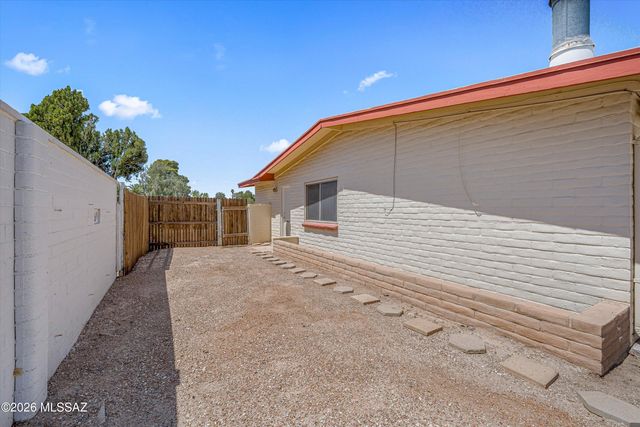9327 E Hermosa Hills Drive, Tucson, AZ 85710