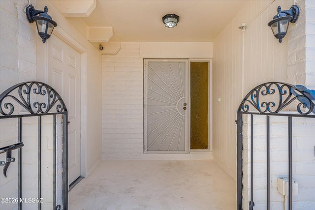 9327 E Hermosa Hills Drive, Tucson, AZ 85710