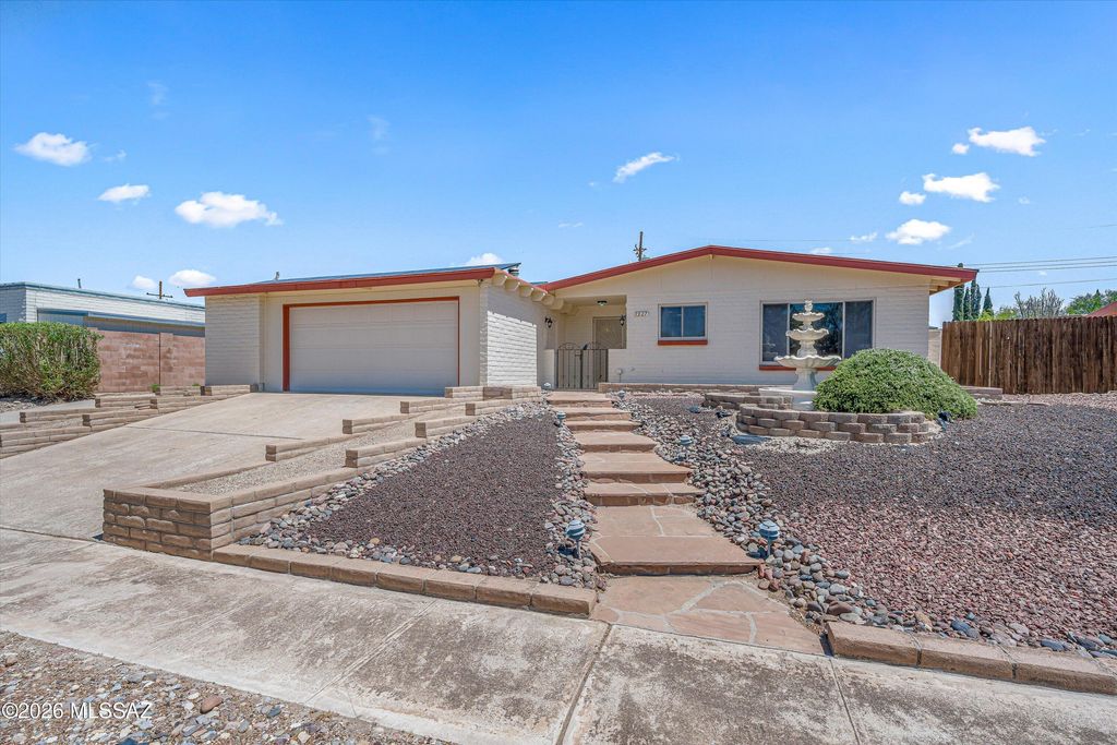 9327 E Hermosa Hills Drive, Tucson, AZ 85710