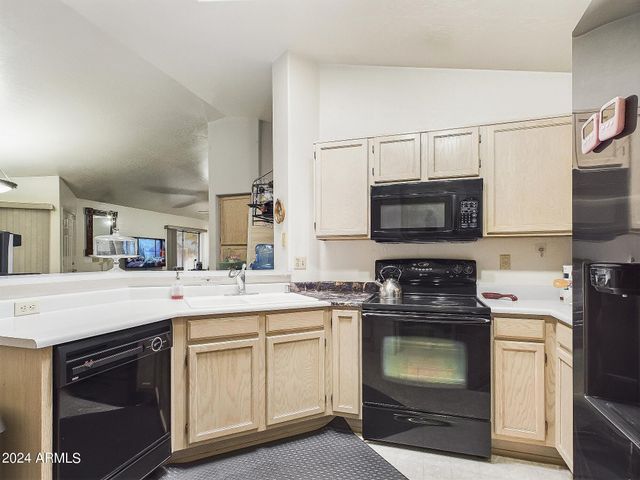 5613 S 42ND Street, Phoenix, AZ 85040