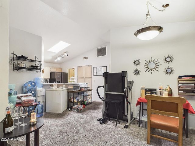 5613 S 42ND Street, Phoenix, AZ 85040