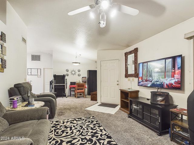 5613 S 42ND Street, Phoenix, AZ 85040