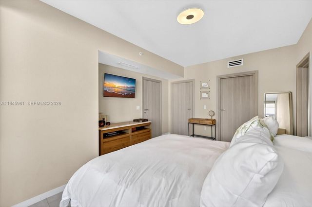 1000 Brickell Plaza 4809, Miami, FL 33131