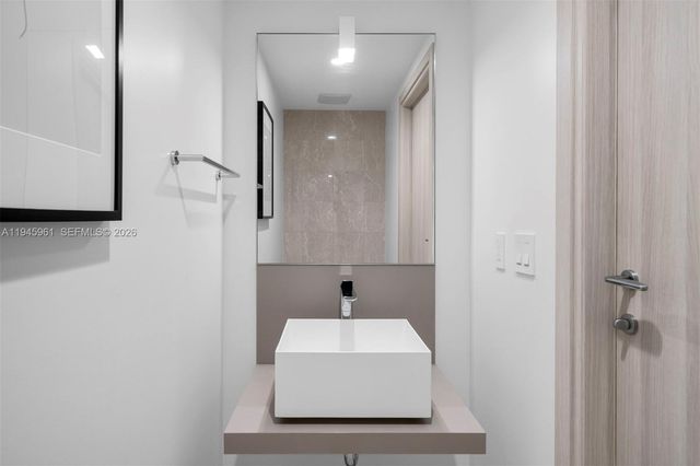 1000 Brickell Plaza 4809, Miami, FL 33131