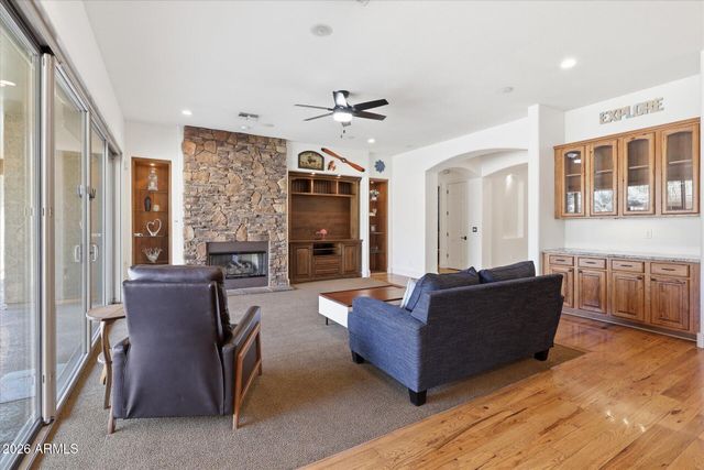 4552 E CAVALRY Drive, Gilbert, AZ 85297