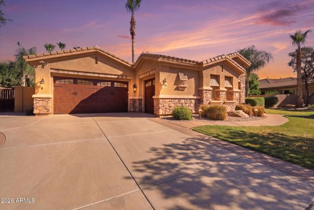 4552 E CAVALRY Drive, Gilbert, AZ 85297