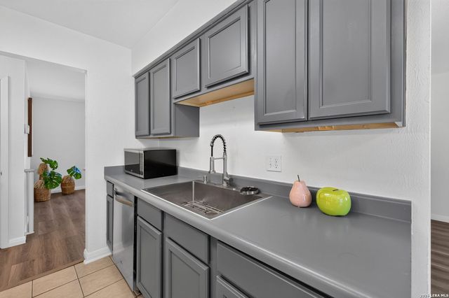 9350 Cliff Way, San Antonio, TX 78250