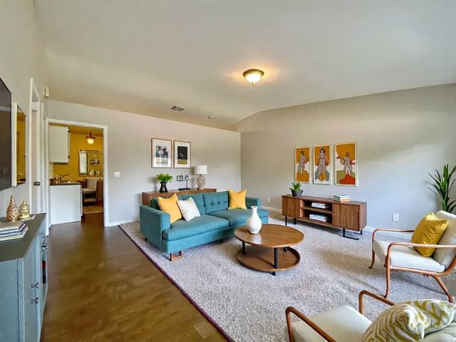 317 E Schaumburg Road, Streamwood, IL 60107