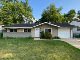 317 E Schaumburg Road, Streamwood, IL 60107