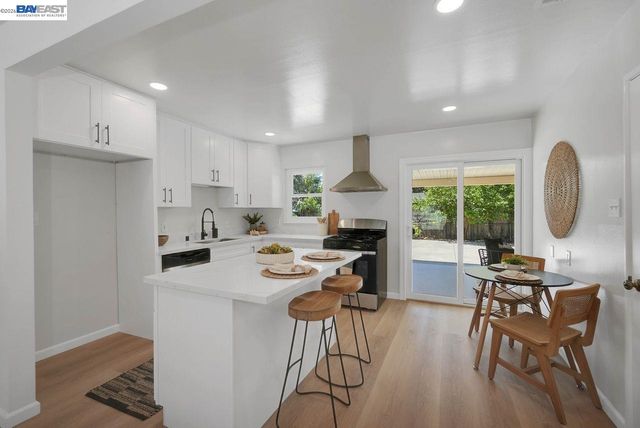 33327 2Nd St, Union City, CA 94587